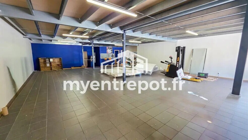 Flex dans Gémenos à louer - Photo du bâtiment - Image 3 de 7