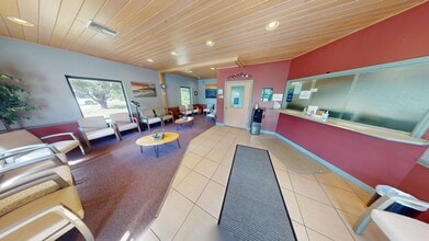 1027 SE Ocean Blvd, Stuart, FL for lease Interior Photo- Image 2 of 30