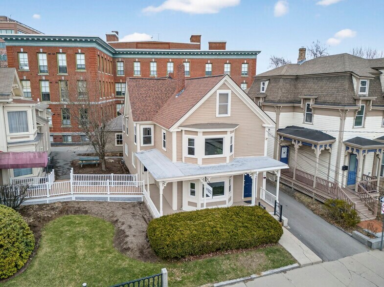 35 E Pearl St, Nashua, NH à vendre - Photo du bâtiment - Image 2 de 27