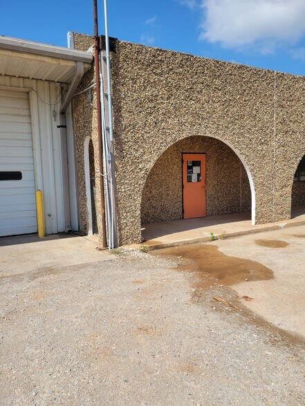 5510 N Highway 81, Enid, OK à louer - Photo du bâtiment - Image 2 de 9