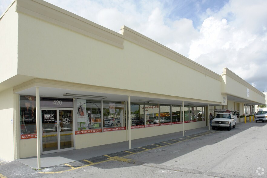 420-470 W 49th St, Hialeah, FL à louer - Photo du bâtiment - Image 2 de 3