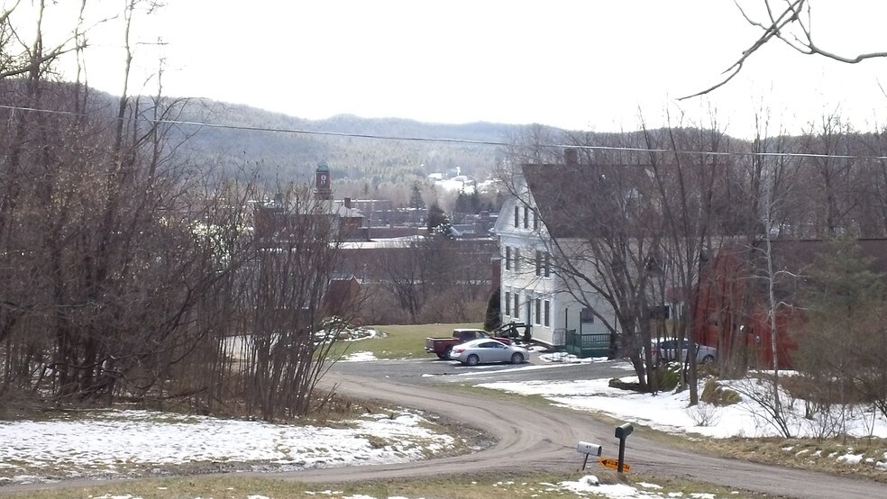 49 Lincoln Heights, Claremont, NH for sale - Primary Photo - Image 1 of 13