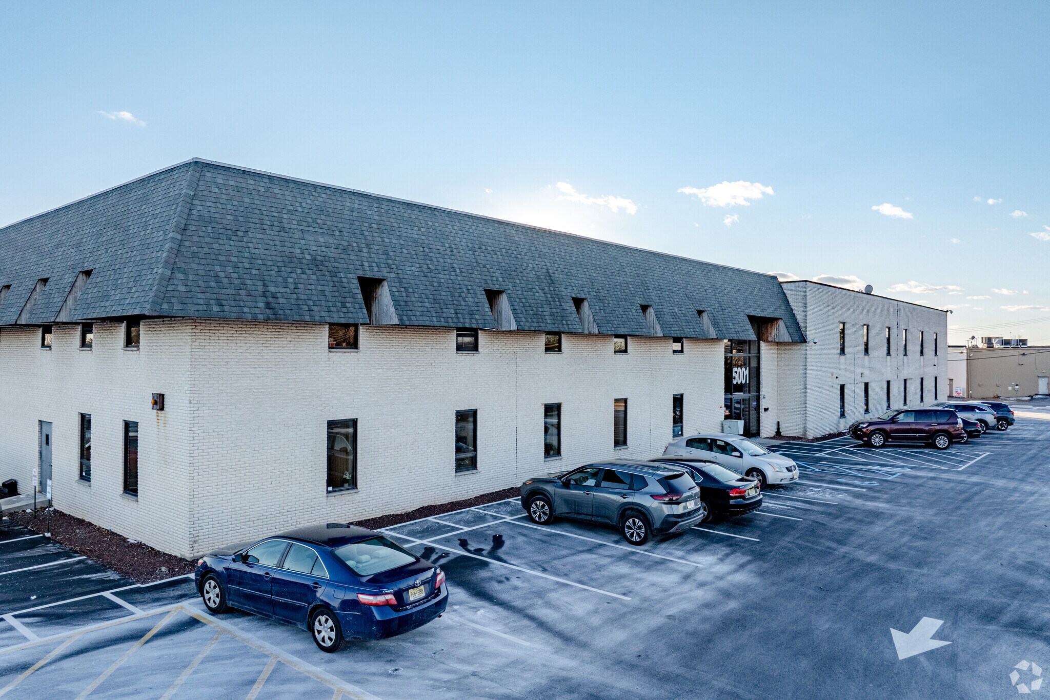 5001 Hadley Rd, South Plainfield, NJ à louer Photo principale- Image 1 de 12