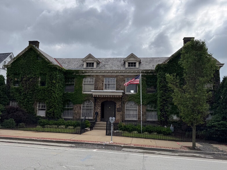 229 S Maple Ave, Greensburg, PA for lease - Building Photo - Image 1 of 15