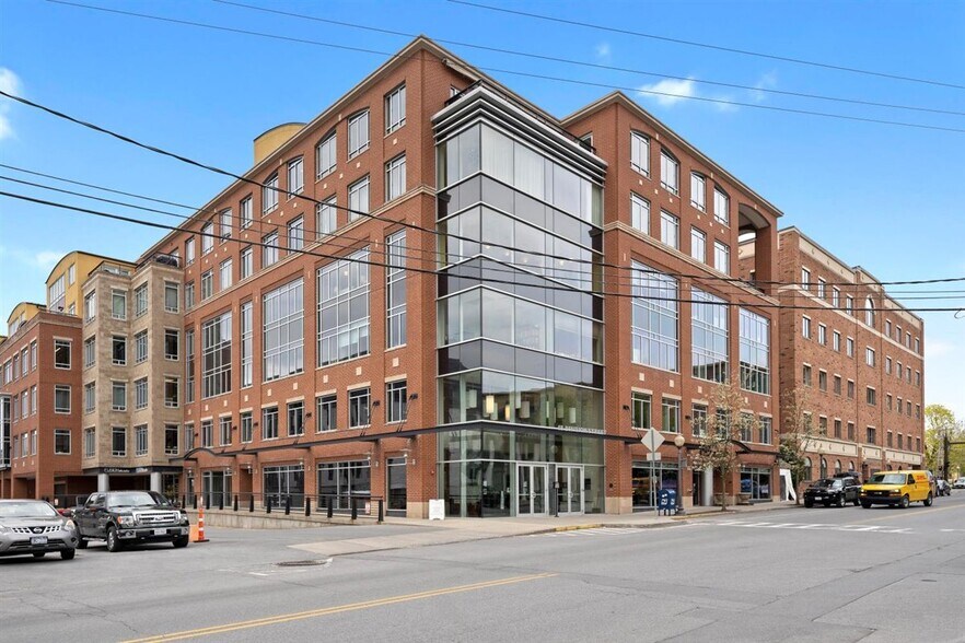 18 Division St, Saratoga Springs, NY à louer - Photo du bâtiment - Image 3 de 7