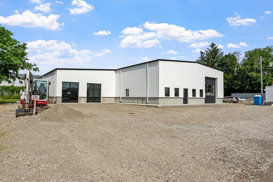 32 Greeley St, Clinton, MA for lease - Building Photo - Image 2 of 9
