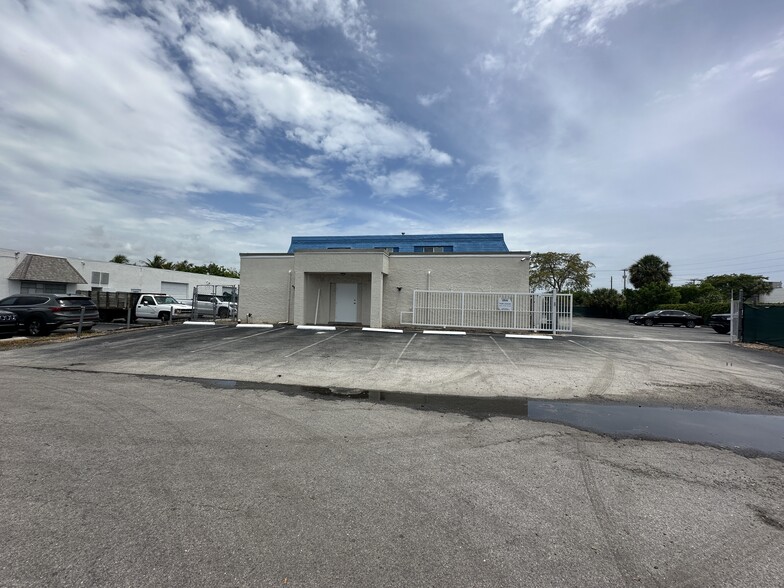 98 NW 40th St, Boca Raton, FL for lease - Building Photo - Image 1 of 47