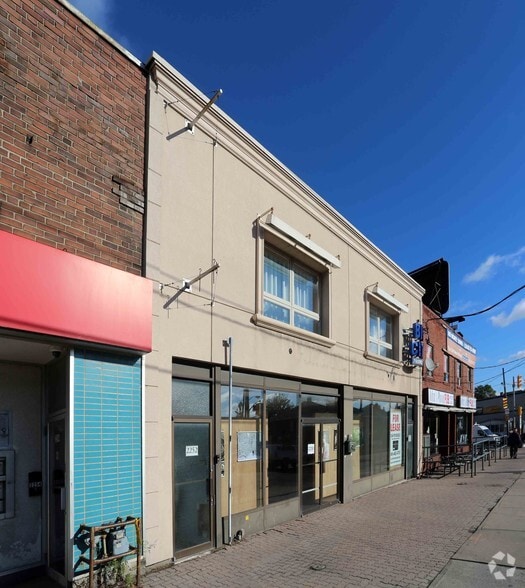 2252-2256 Eglinton Ave, Toronto, ON à louer - Photo du bâtiment - Image 3 de 4
