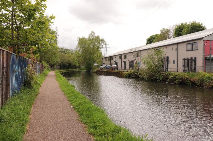 Lifford Ln, Birmingham à louer - Photo du bâtiment - Image 1 de 9