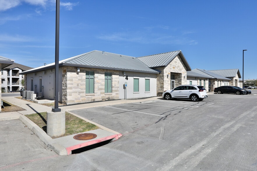 7323 N Loop 1604 E, San Antonio, TX à louer - Photo du bâtiment - Image 2 de 7
