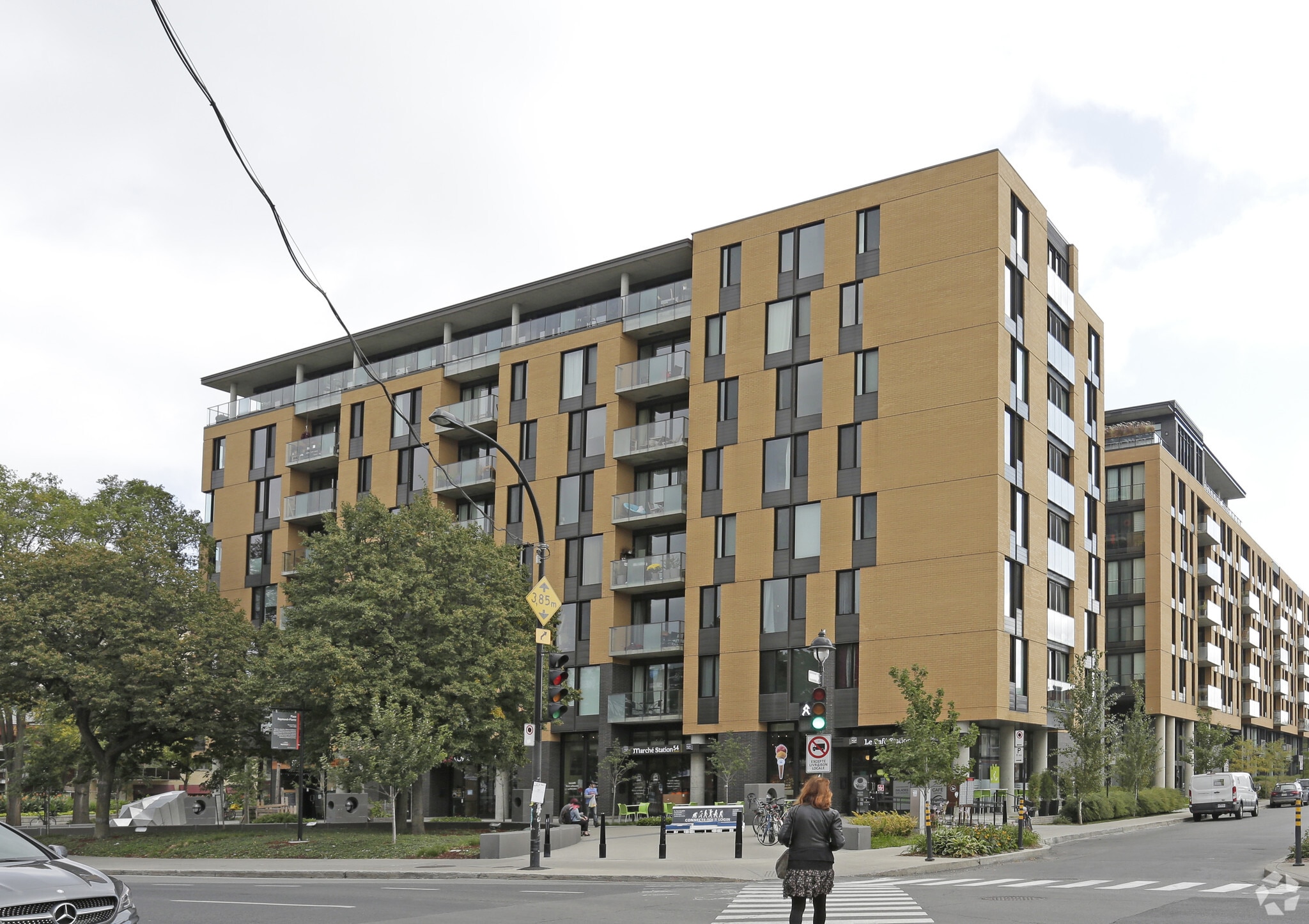 770 Boul Rosemont, Montréal, QC for sale Primary Photo- Image 1 of 1