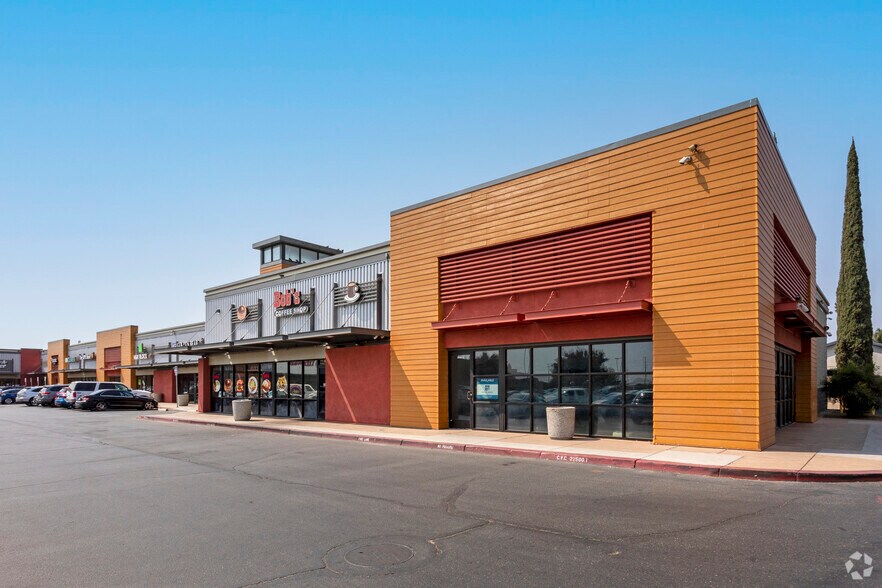 2916-2920 E Whitmore Ave, Ceres, CA à louer - Photo du bâtiment - Image 1 de 7