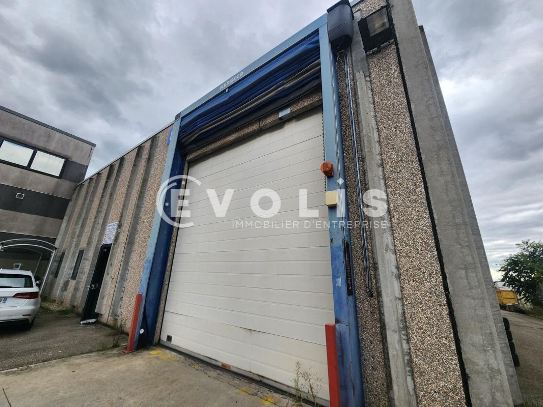 Industrial in Chaponnay for lease Building Photo- Image 1 of 15