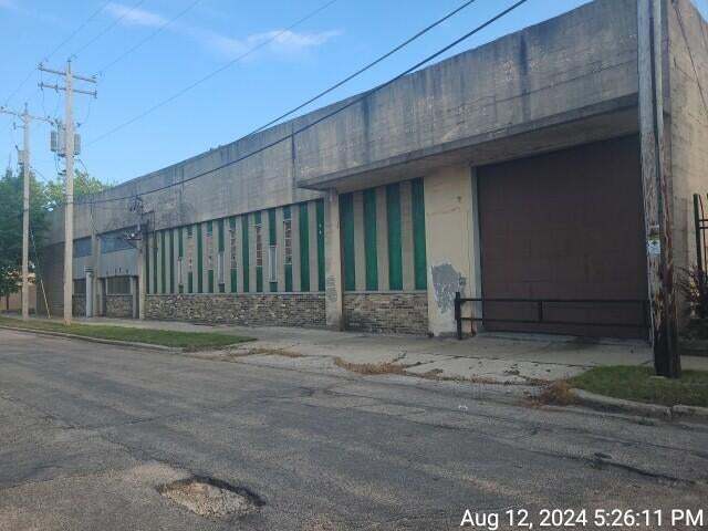 3851 N Hubbard St, Milwaukee, WI à louer - Photo du bâtiment - Image 2 de 4