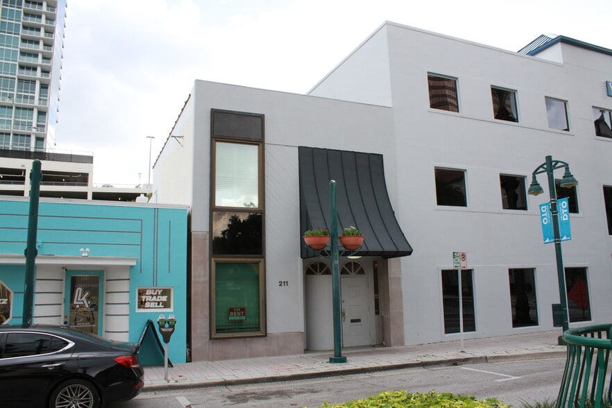 211 N Magnolia Ave, Orlando, FL à louer - Photo du bâtiment - Image 1 de 21