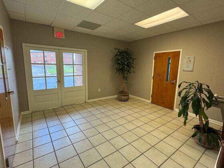 882 Willow Tree Cir, Cordova, TN à louer - Photo du bâtiment - Image 2 de 6