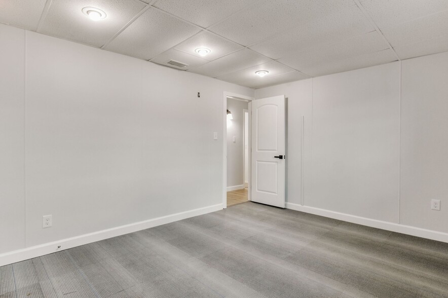 817 Beverly Pky, Pensacola, FL for lease - Interior Photo - Image 3 of 8