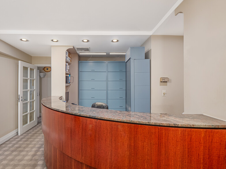 30 E 76th St, New York, NY for sale - Interior Photo - Image 1 of 11