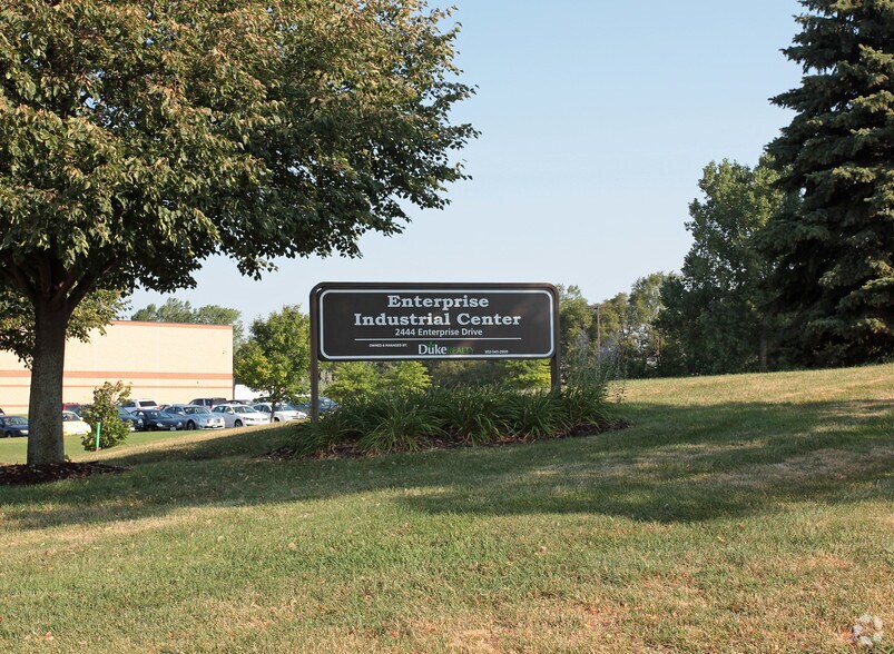 2444 Enterprise Dr, Mendota Heights, MN for lease - Building Photo - Image 3 of 5