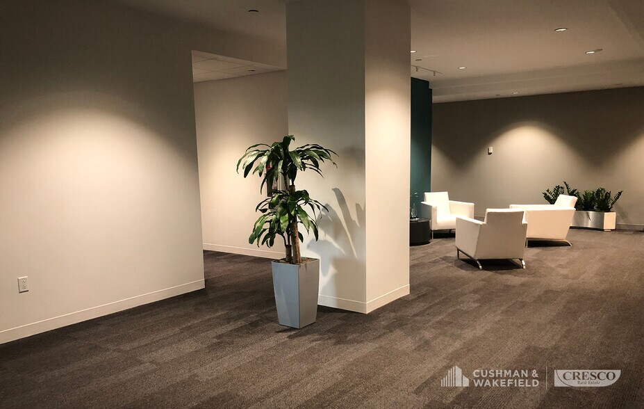 5915 Landerbrook Dr, Mayfield Heights, OH for lease - Interior Photo - Image 2 of 6