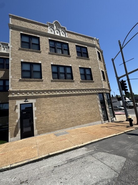 3835 S Kingshighway Blvd, Saint Louis, MO for lease - Building Photo - Image 3 of 3