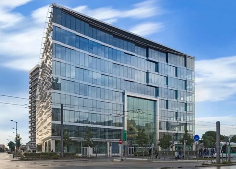 Office in Bezons for lease - Building Photo - Image 1 of 15