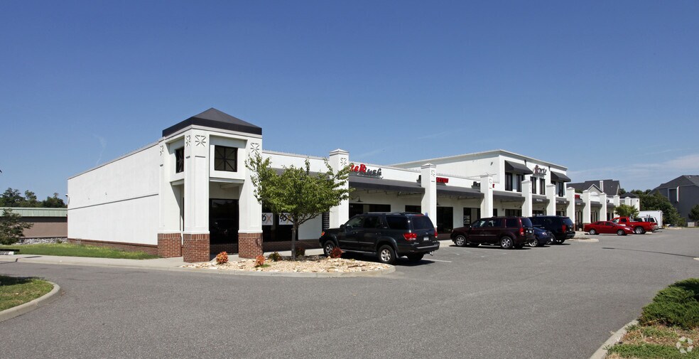 711 Brick Kiln Blvd, Newport News, VA à louer - Photo du bâtiment - Image 2 de 5