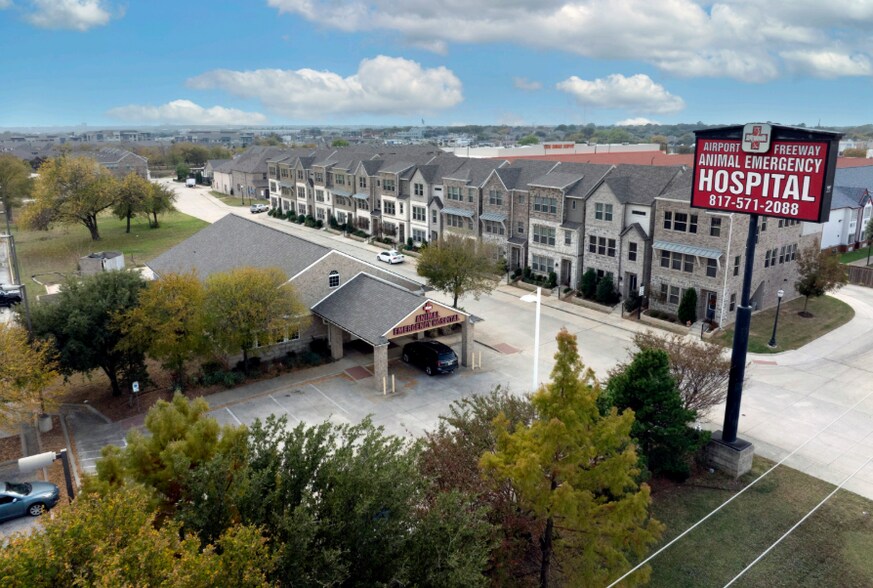 833 W Airport Fwy, Euless, TX à vendre - Photo du bâtiment - Image 2 de 6