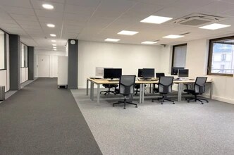 Rue Beffroy, Neuilly-sur-Seine for lease Interior Photo- Image 2 of 4