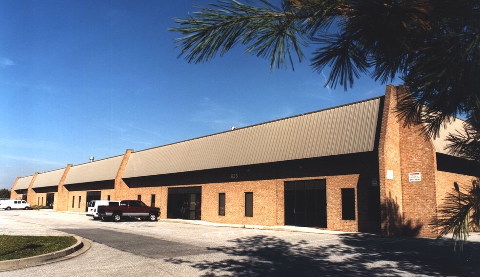 823 Hammonds Ferry Rd, Linthicum, MD à louer - Photo du bâtiment - Image 3 de 5