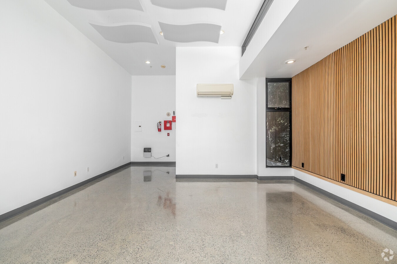 627 Aviation Way, Manhattan Beach, CA 90266 - Unit 627 -  - Interior Photo - Image 2 of 15