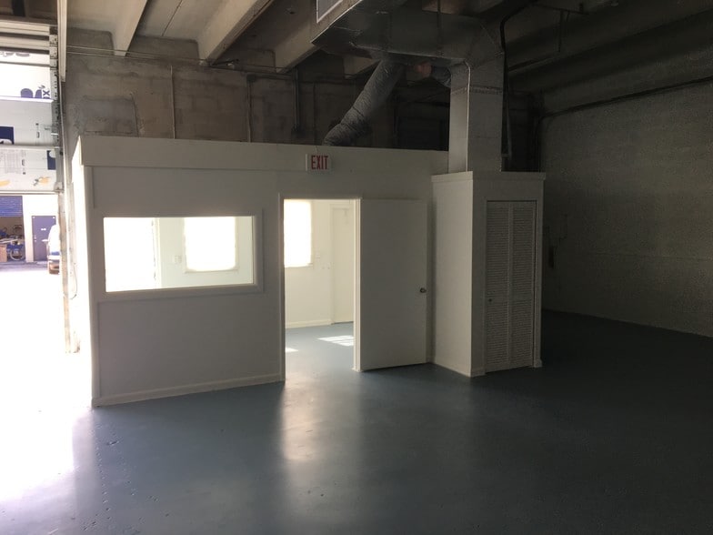 9807-9808 NW 80th Ave, Hialeah, FL à louer - Photo intérieure - Image 3 de 35