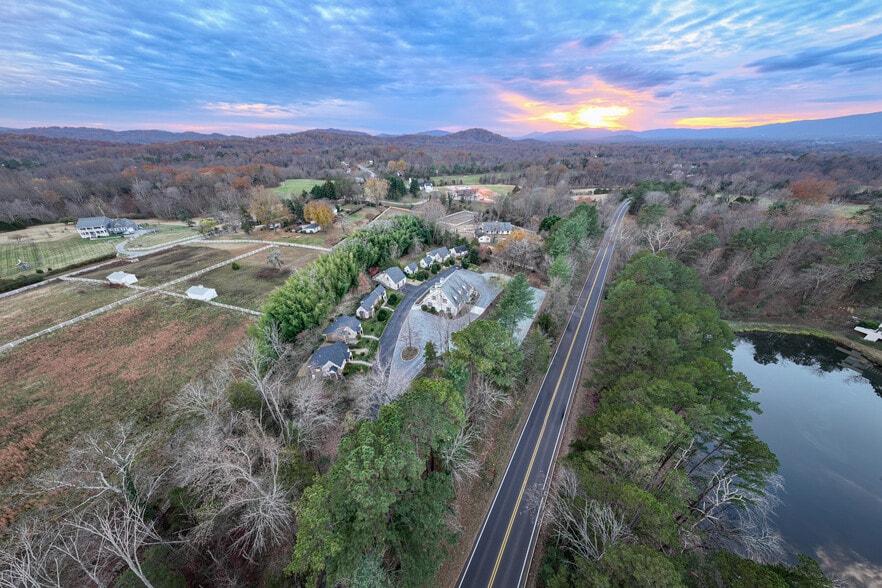 3500 Sunset Lodge Ct, Charlottesville, VA for sale - Building Photo - Image 2 of 43