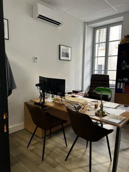 Office in Marseille for lease - Building Photo - Image 2 of 5