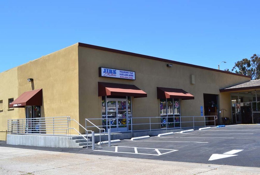 2315-2325 Fletcher Pky, El Cajon, CA à louer - Photo du bâtiment - Image 3 de 14