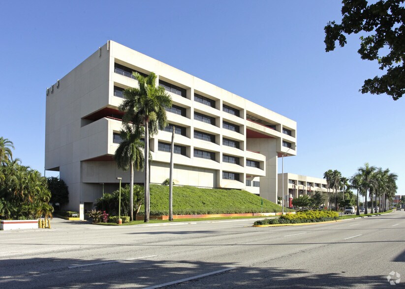6355 NW 36th St, Miami, FL à louer - Photo du bâtiment - Image 3 de 29