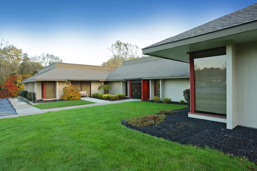 300 Cross Keys Office Park, Fairport, NY for lease - Building Photo - Image 2 of 3