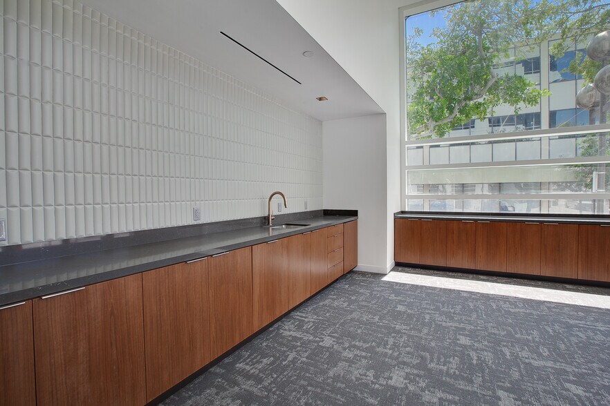 505 N Brand Blvd, Glendale, CA à louer - Photo intérieure - Image 2 de 17