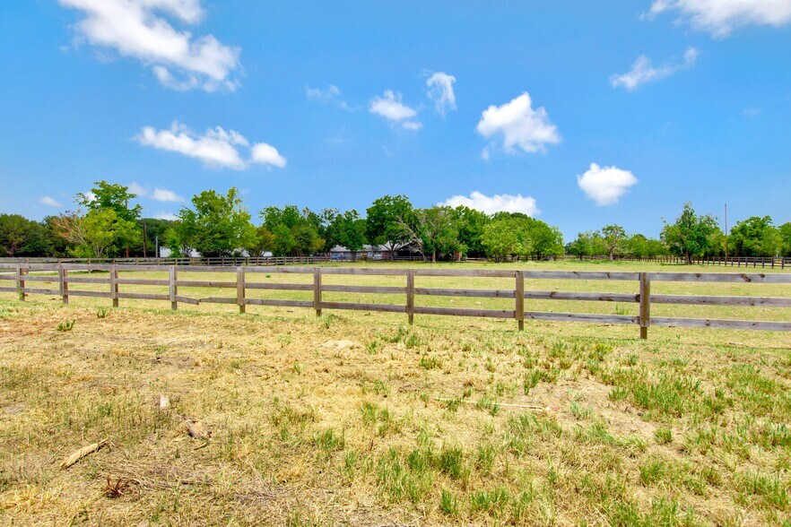 21610 Mueschke Rd, Tomball, TX à vendre - Photo du bâtiment - Image 3 de 4
