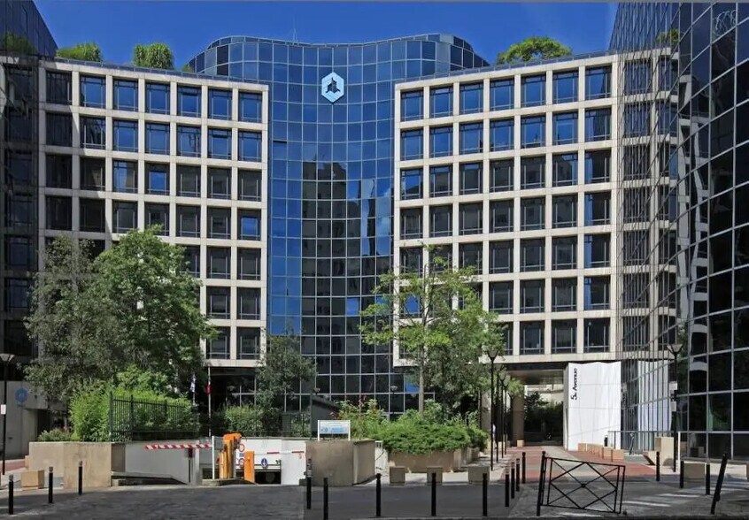 47 Rue Louis Blanc, Courbevoie à louer - Photo du bâtiment - Image 2 de 14