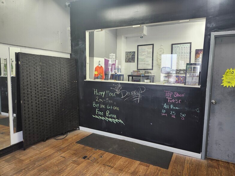 1499 Main St E, Hamilton, ON à vendre - Photo du bâtiment - Image 3 de 26