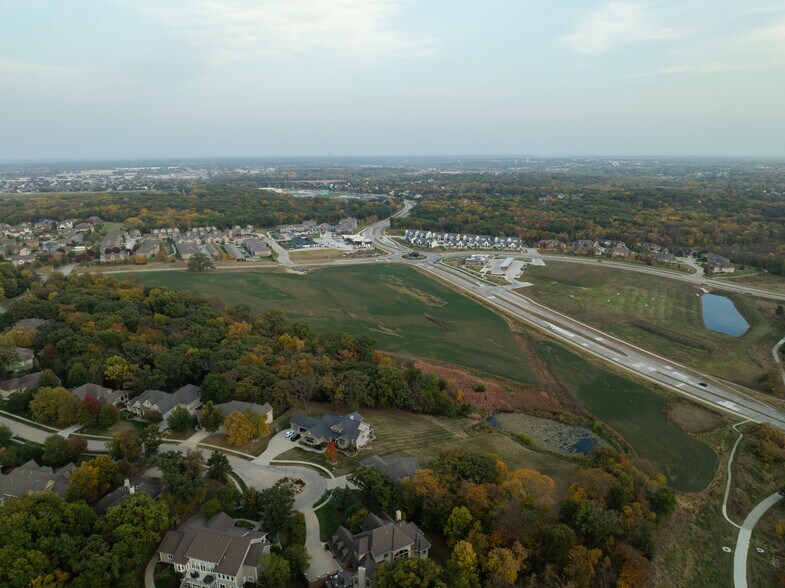 142nd & Douglas Pky, Urbandale, IA à vendre - Photo du bâtiment - Image 2 de 8
