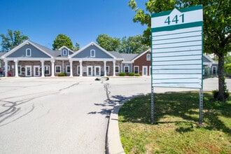 421-481 PENBROOKE Dr, Penfield, NY à louer Photo du bâtiment- Image 2 de 2