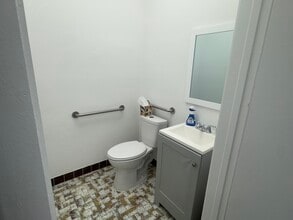 7506-7560 NW 70th St, Miami, FL for lease Interior Photo- Image 2 of 6