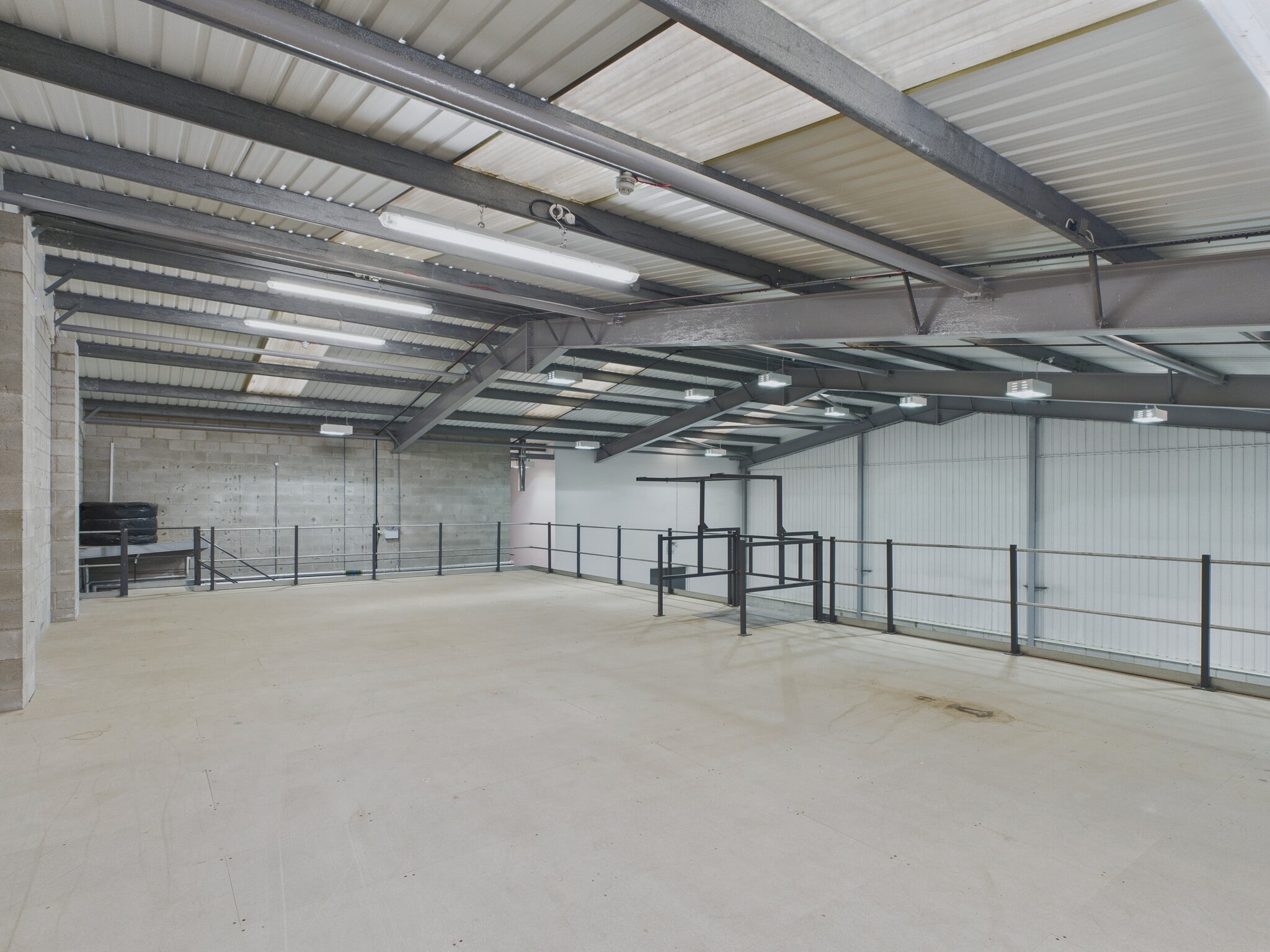 Third Ave, Deeside à louer Photo intérieure- Image 1 de 5