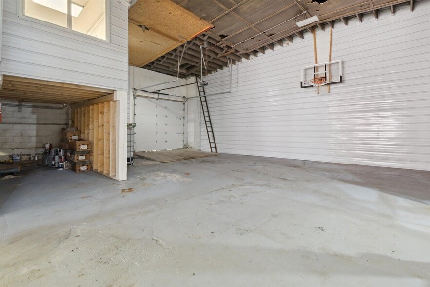 206 W Louis Glick Hwy, Jackson, MI for lease - Interior Photo - Image 3 of 11