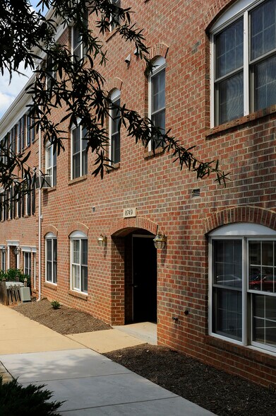 8713-8751 Greenbelt Rd, Greenbelt, MD à louer - Photo du bâtiment - Image 2 de 2