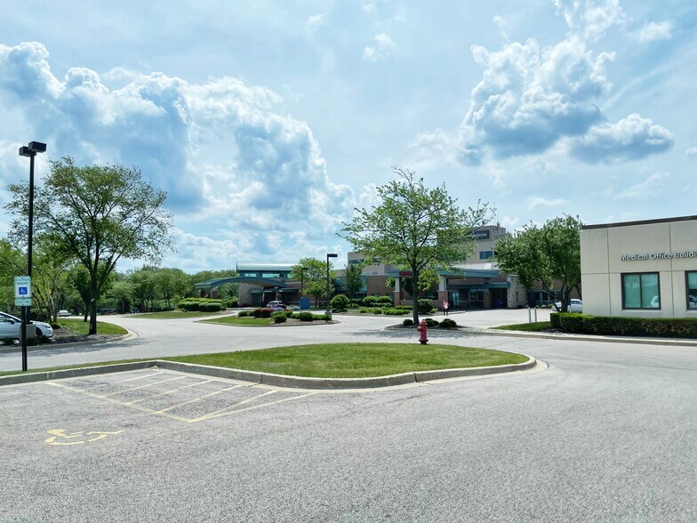 3703 Doty Rd, Woodstock, IL à louer - Photo du bâtiment - Image 3 de 27