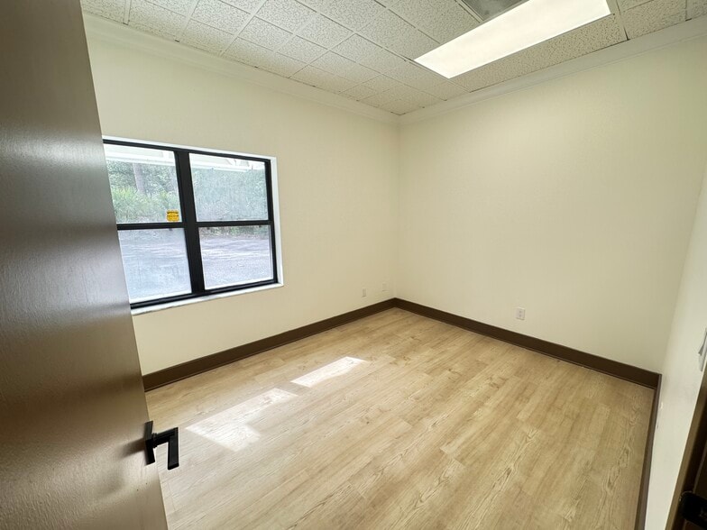 8421 Baymeadows Way, Jacksonville, FL for lease - Interior Photo - Image 3 of 16