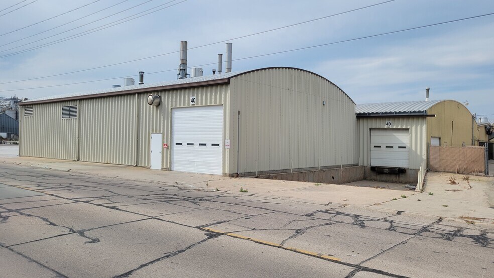 1751 12th Ave, Columbus, NE à louer - Photo du bâtiment - Image 2 de 15